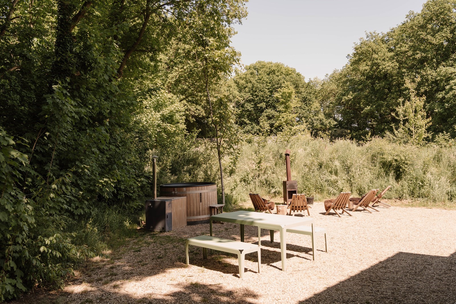 Knus droomhuisje met hottub midden tussen het groen