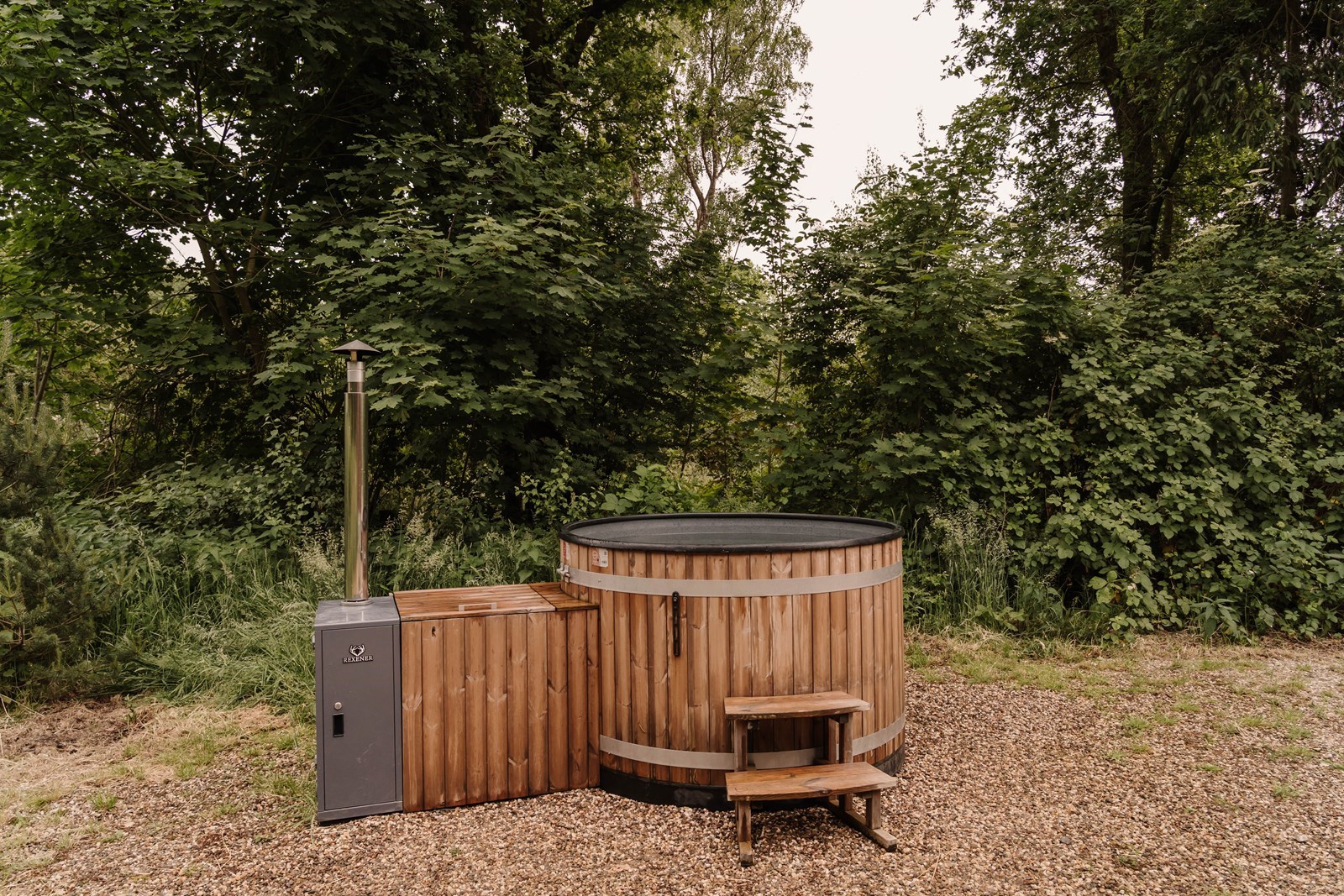 Bijzondere cabin met hottub in Japandi-stijl