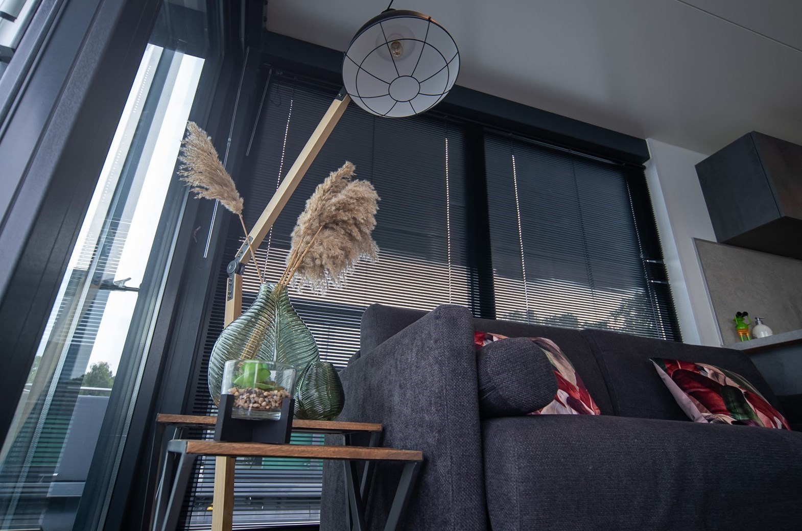 Houseboat met dakterras op de Mookerplas