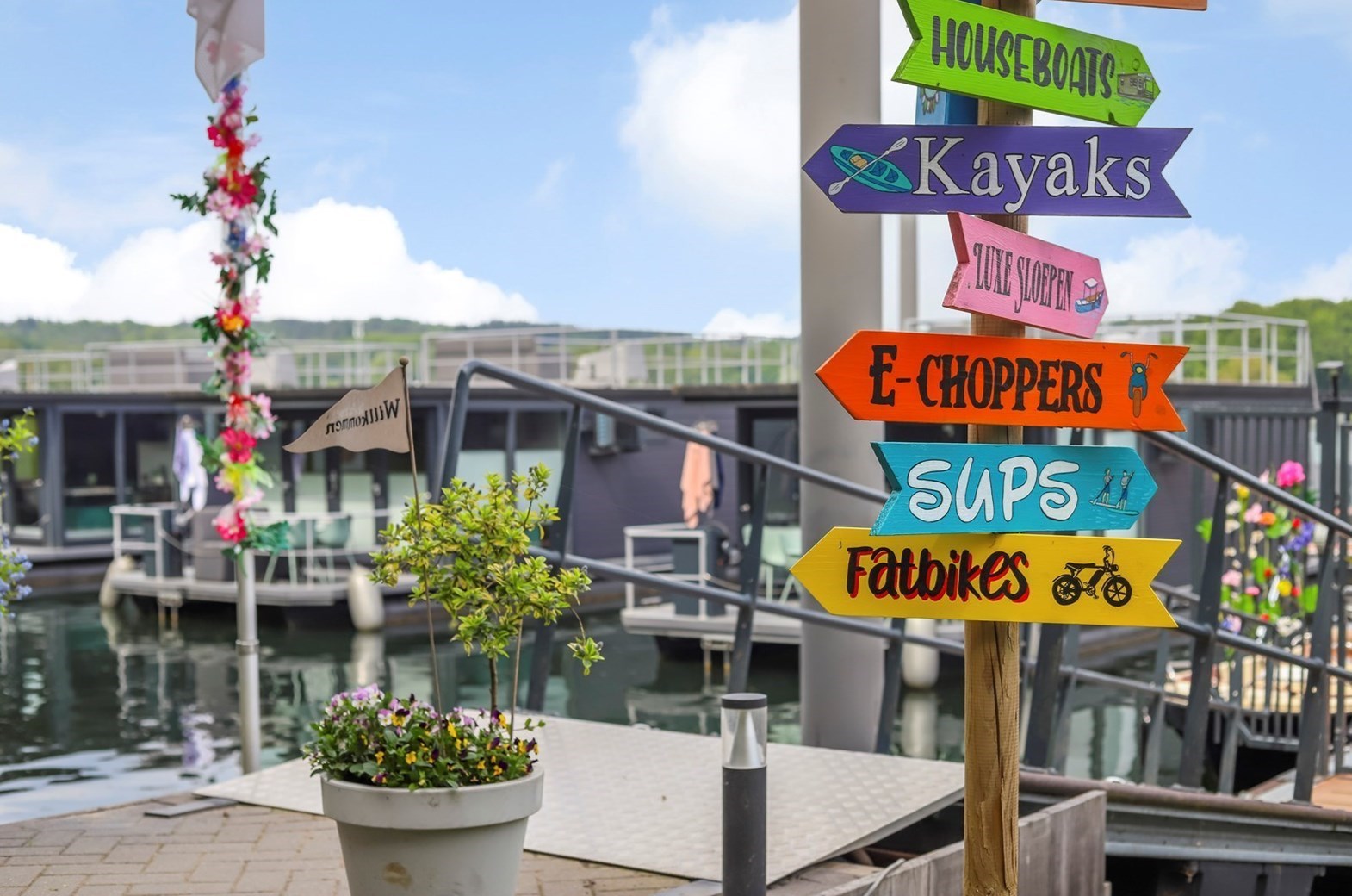 Houseboat met dakterras op de Mookerplas