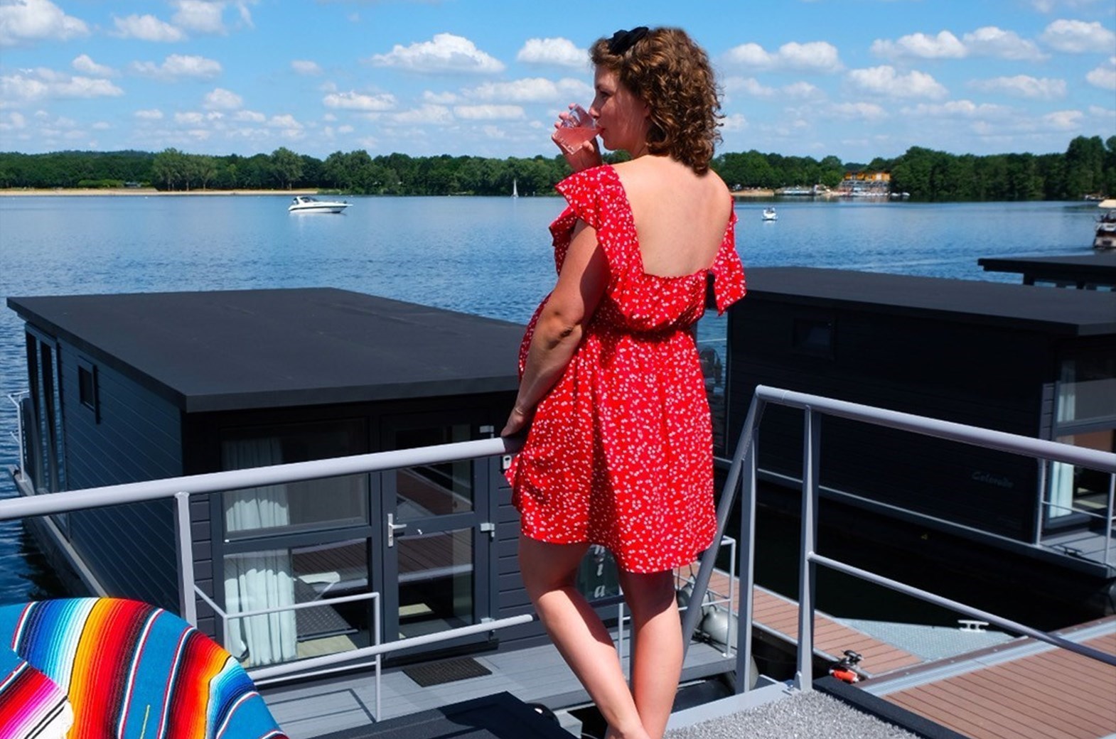 Houseboat met dakterras op de Mookerplas