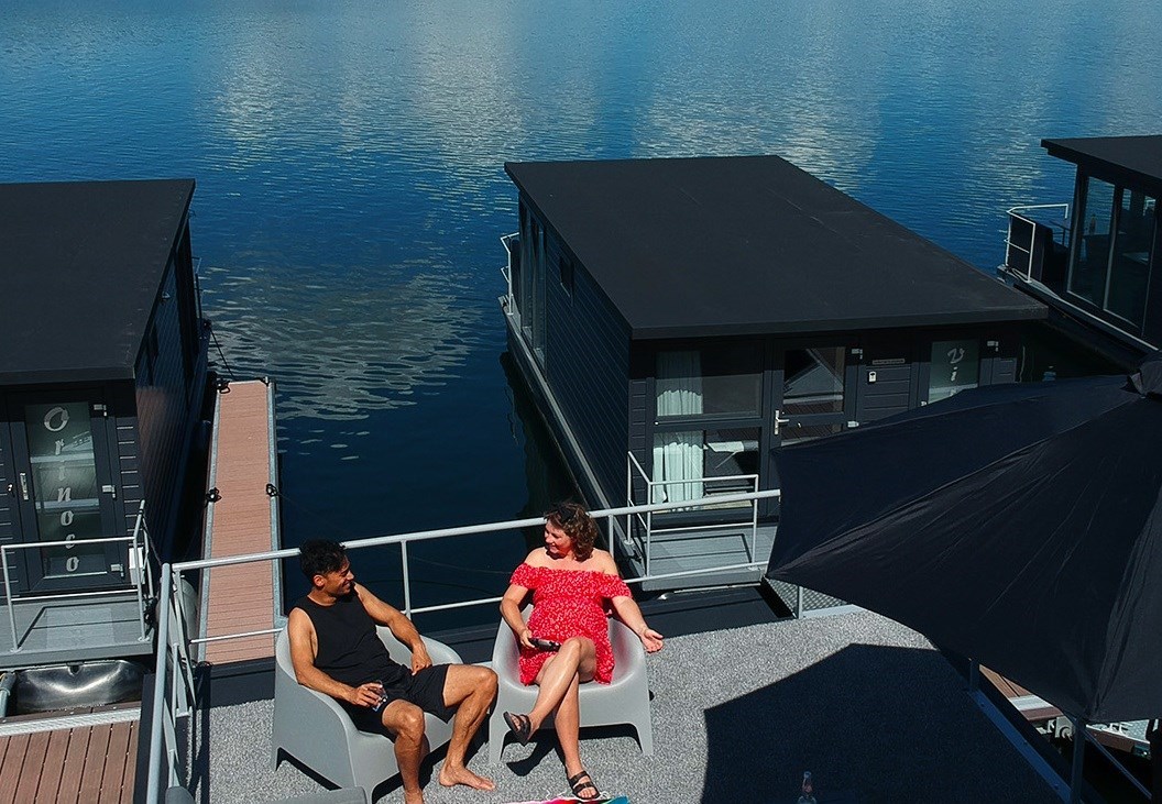 Houseboat met hottub en dakterras met een fenomenaal uitzicht over de Mookerplas