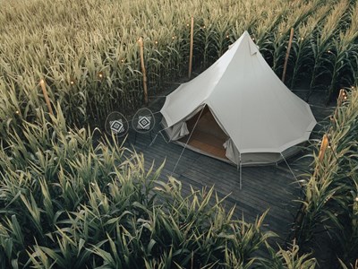 Glampingtent met hottub te midden van ruisende maïsvelden Glampingtent met hottub te midden van ruisende maïsvelden