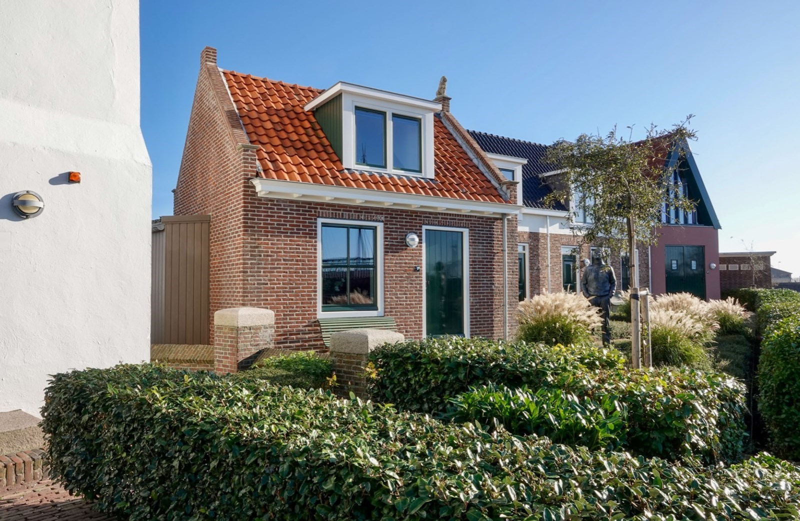 Vuurtorenwachtershuisje met uitzicht over de Waddenzee