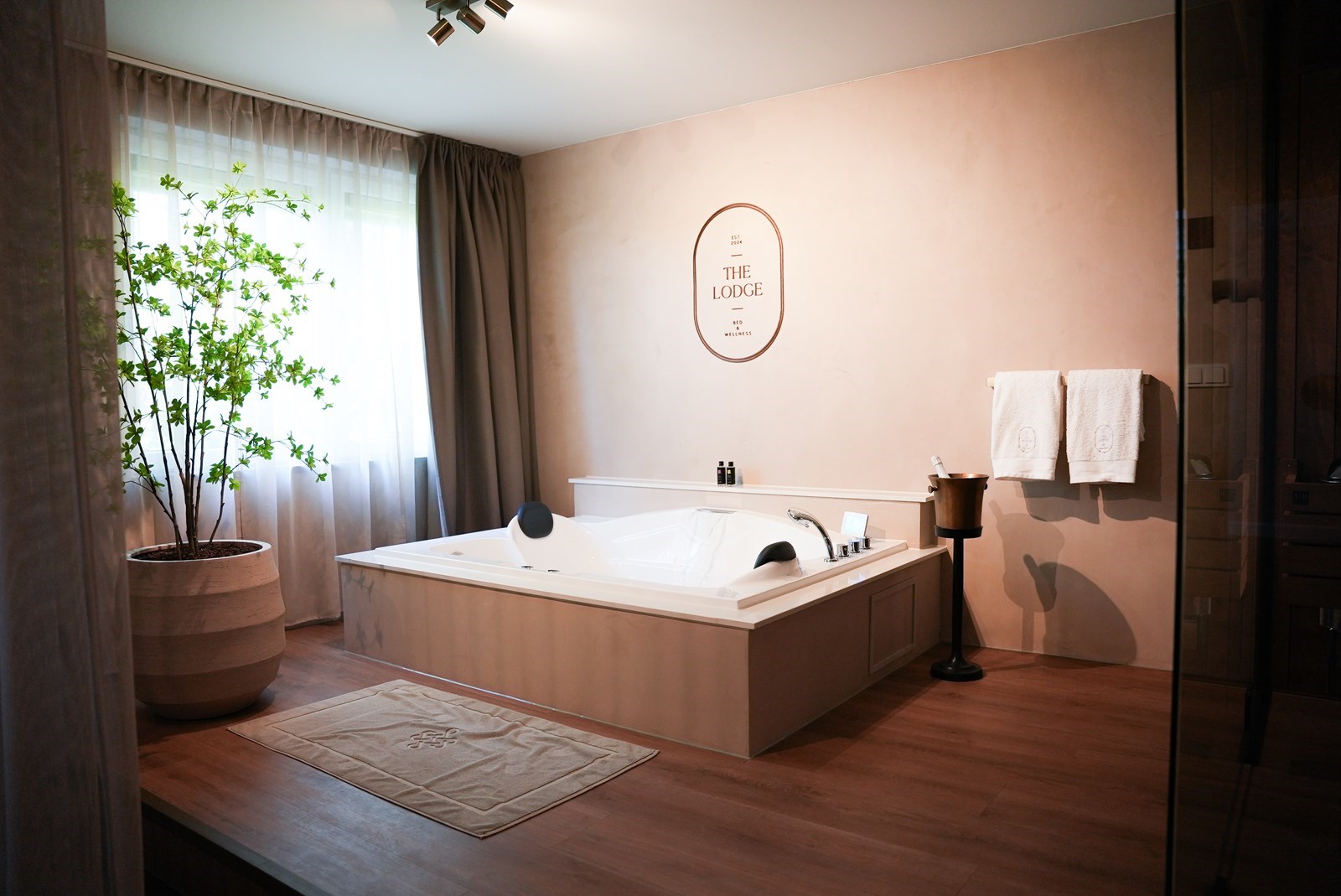 Privé wellness suite met whirlpool en Finse sauna
