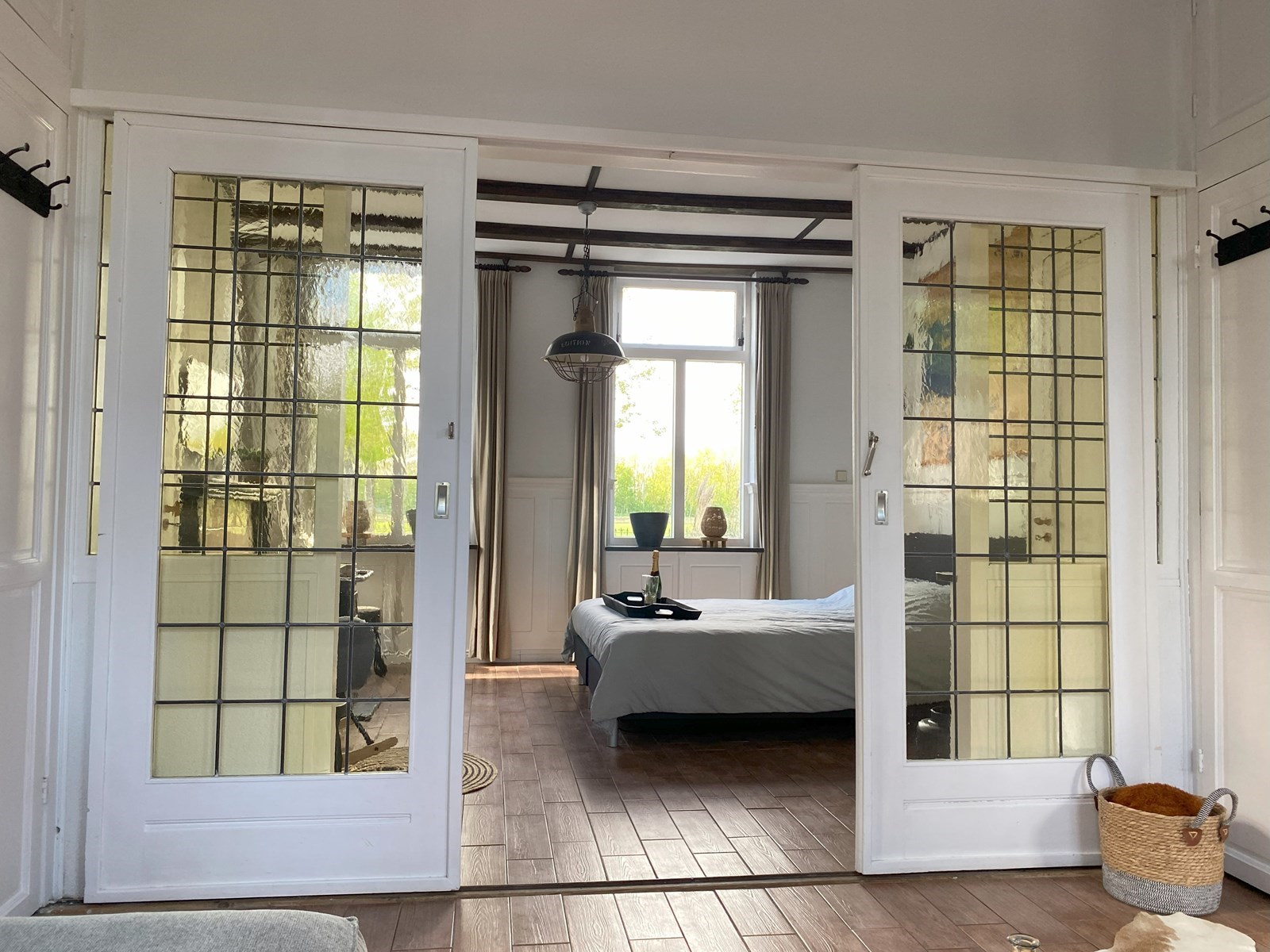 Overnachten in het voorhuis van een woonboerderij uit 1906