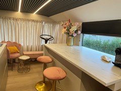 Slapen in een Engelse Dubbeldekkerbus en bubbelen in de hottub Slapen in een Engelse Dubbeldekkerbus en bubbelen in de hottub