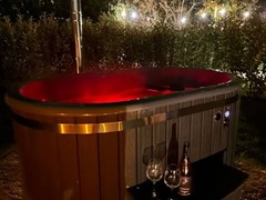 Slapen in een Engelse Dubbeldekkerbus en bubbelen in de hottub Slapen in een Engelse Dubbeldekkerbus en bubbelen in de hottub