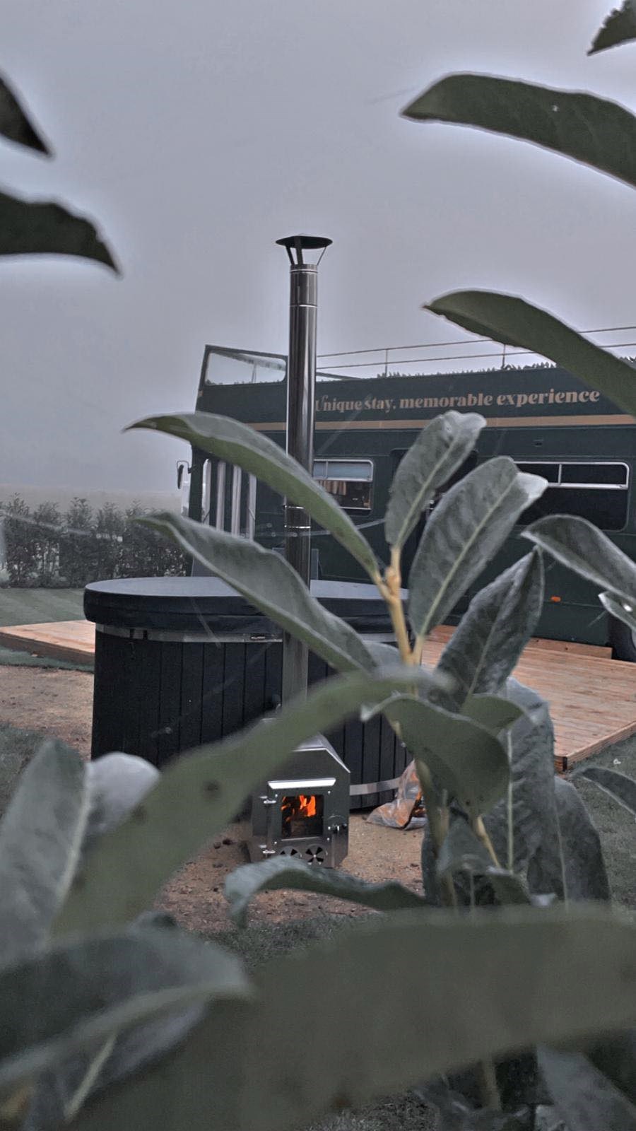 Slapen in een Engelse Dubbeldekkerbus en bubbelen in de hottub