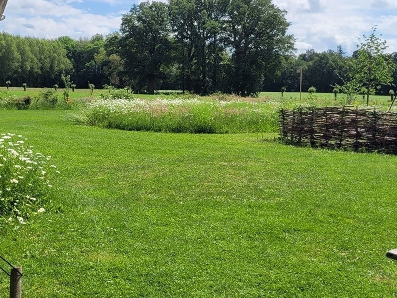 Glampingtent uitzicht over het omliggende Achterhoekse coulisselandschap