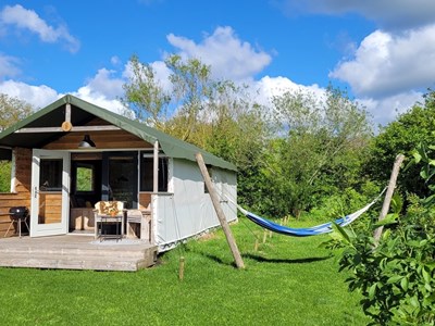 Glampingtent uitzicht over het omliggende Achterhoekse coulisselandschap Glampingtent uitzicht over het omliggende Achterhoekse coulisselandschap
