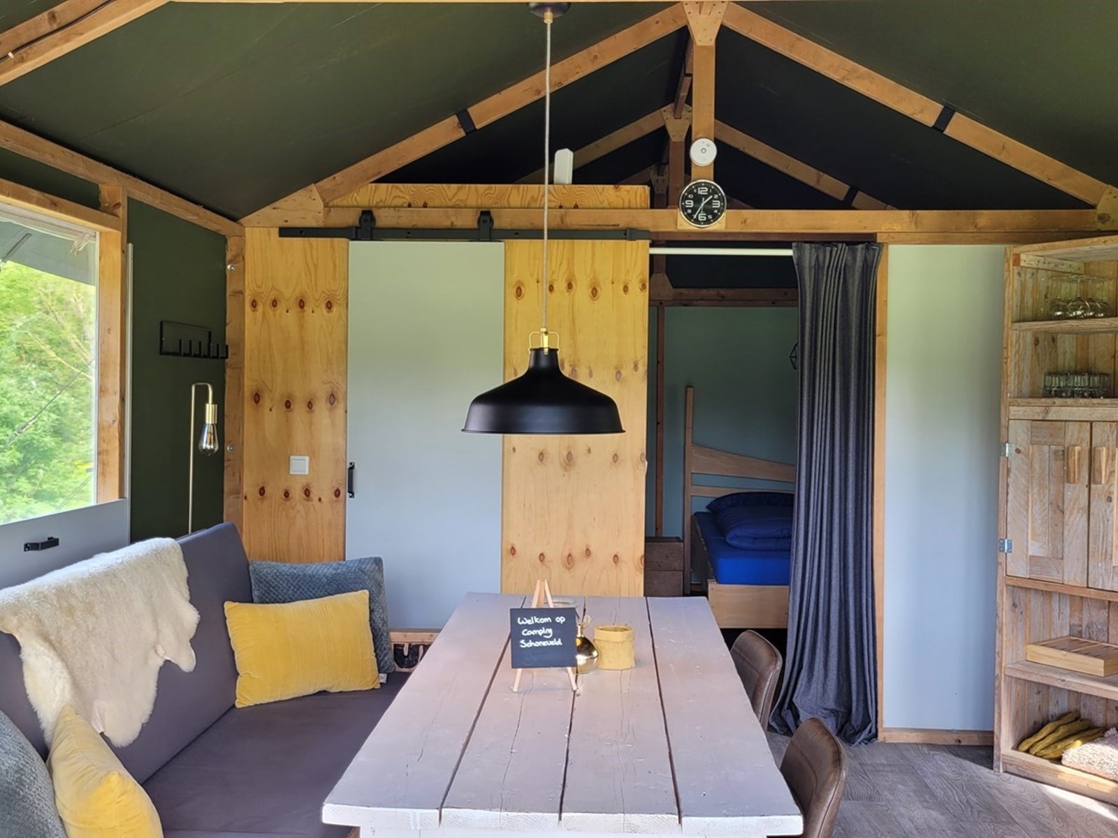 Glampingtent uitzicht over het omliggende Achterhoekse coulisselandschap