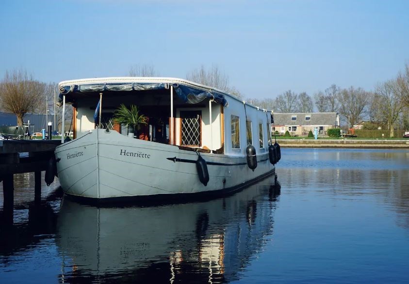 Unieke overnachting op een Salonboot uit 1931