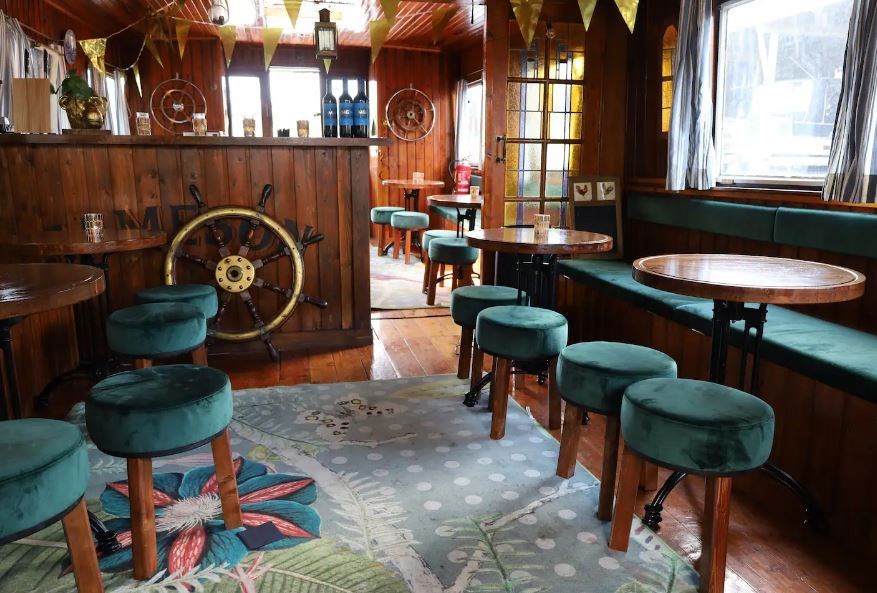 Unieke overnachting op een Salonboot uit 1931