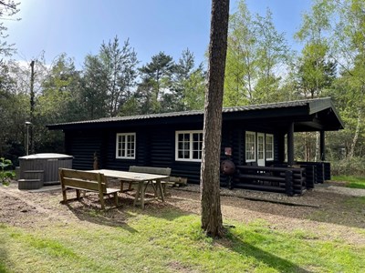 Scandinavische Lodge met hottub Scandinavische Lodge met hottub