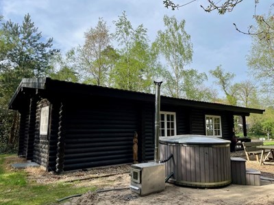Scandinavische Lodge met hottub Scandinavische Lodge met hottub