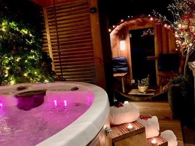Vakantieappartement met luxe privé wellness tub, Finse sauna en speelkamer Vakantieappartement met luxe privé wellness tub, Finse sauna en speelkamer