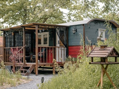 Knusse pipowagen met hottub op 1 kilometer van het strand Knusse pipowagen met hottub op 1 kilometer van het strand