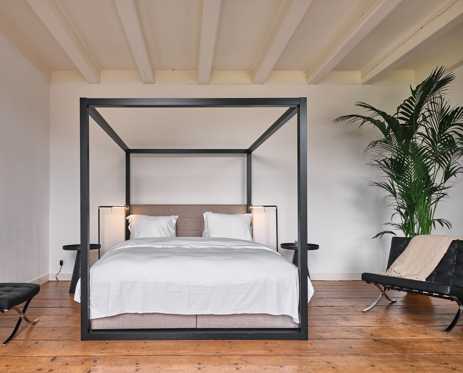 Romantische suite met jacuzzi en hemelbed op een prachtige Buitenplaats van Amsterdam