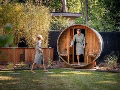 Verborgen vakantiehuisje in de natuur met ruime privé wellness tuin Verborgen vakantiehuisje in de natuur met ruime privé wellness tuin
