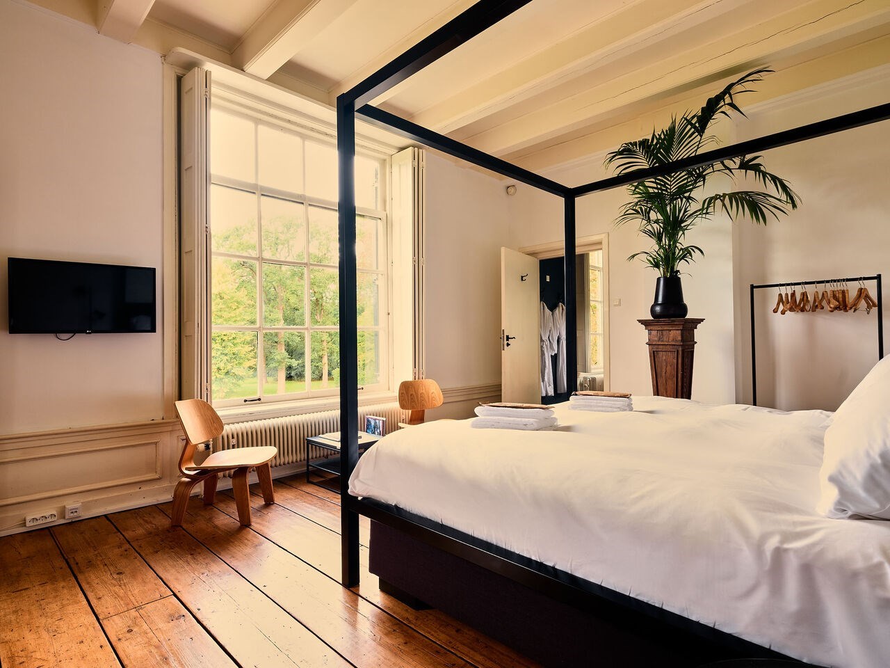 Luxe suite met uitzicht op het park van een prachtige buitenplaats