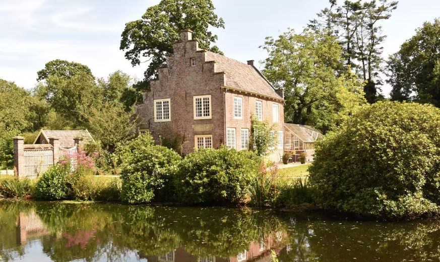 Overnachten in een Orangerie uit 1557 op het landgoed van een kasteel