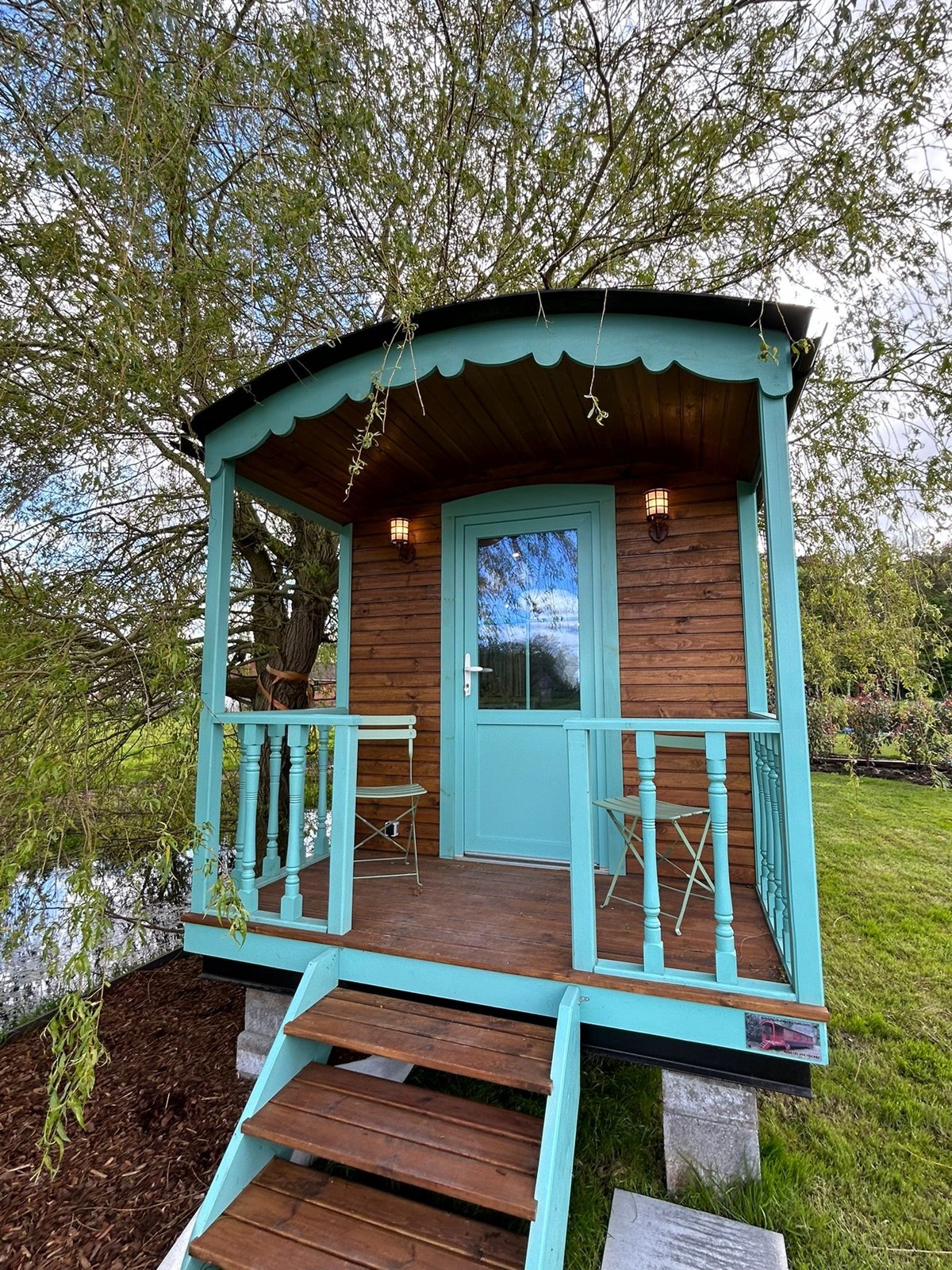 Origineel overnachten in een Woonwagen in het groen