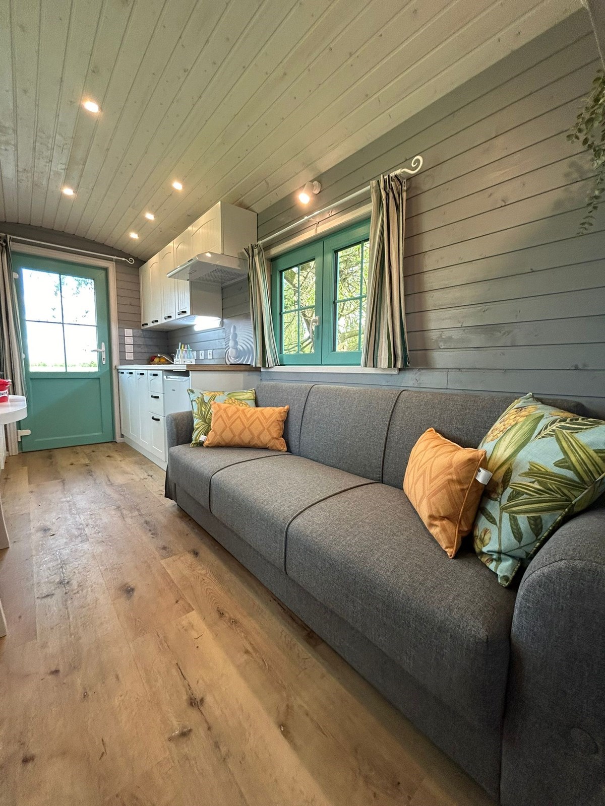 Origineel overnachten in een Woonwagen in het groen