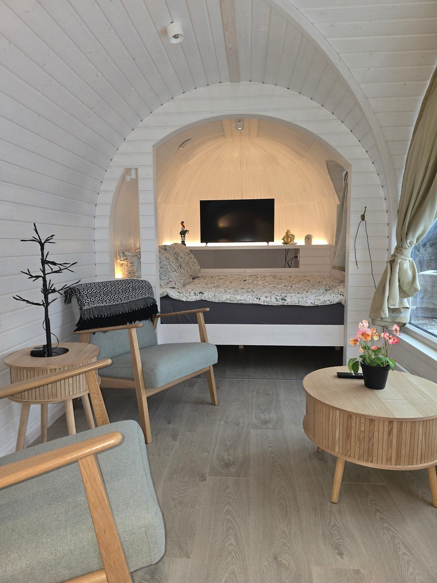 Iglu cabin midden in het bos