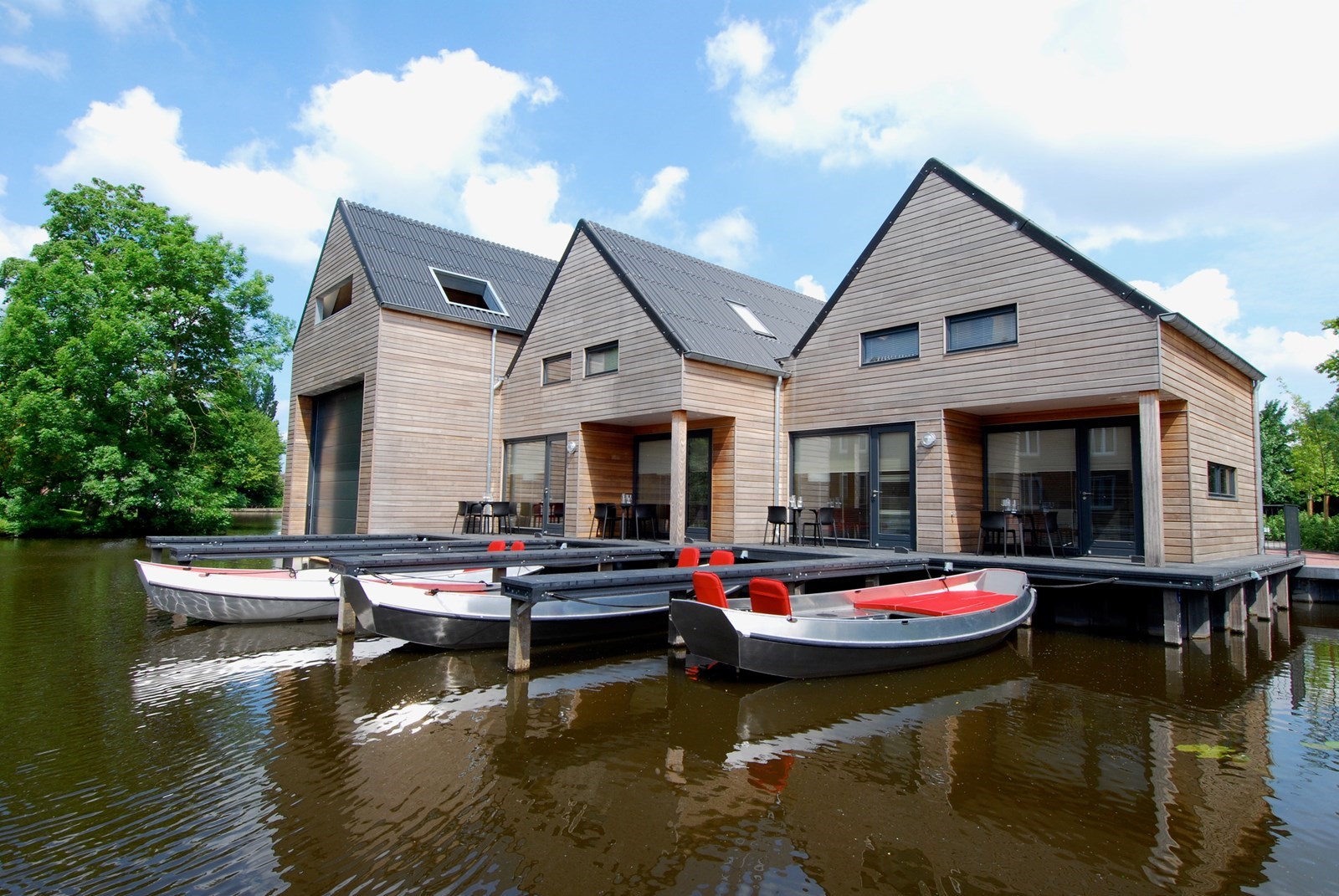 Vakantiehuisje voor 4 personen aan de Elfstedenroute met je eigen elektrische bootje