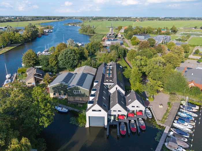 Vakantiehuisje voor 4 personen aan de Elfstedenroute met je eigen elektrische bootje Vakantiehuisje voor 4 personen aan de Elfstedenroute met je eigen elektrische bootje