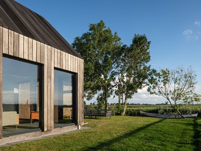 Bijzonder 10-persoons vakantiehuis met elektrische sloep  Bijzonder 10-persoons vakantiehuis met elektrische sloep