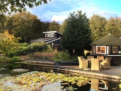 Luxe Jachthut Suite met 2 persoons Bubbelbad, eigen Hottub, Privé Sauna, Thuisbioscoop, Duo Douche en Openhaard & toegang Wellness Tuin. *** Gratis Fles Prosecco en Partner Connect Box ***                           Luxe Jachthut Suite met 2 persoons Bubbelbad, eigen Hottub, Privé Sauna, Thuisbioscoop, Duo Douche en Openhaard & toegang Wellness Tuin. *** Gratis Fles Prosecco en Partner Connect Box ***