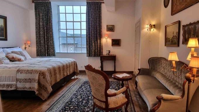 Overnachten in een Kapelkamer in een Kasteel in Limburg