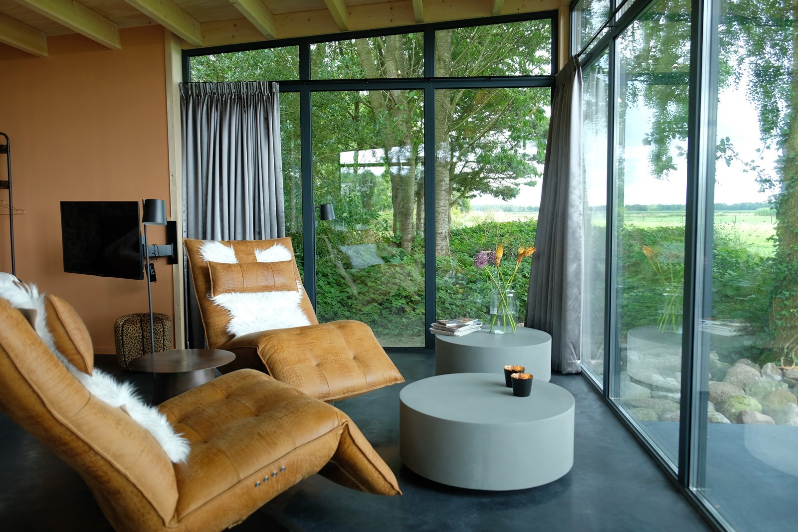 Origineel overnachten in een luxe vakantiehuis met hottub en panoramasauna