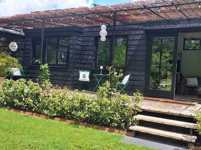 Origineel overnachten in een Tiny house in het smalste stukje Nederland Origineel overnachten in een Tiny house in het smalste stukje Nederland
