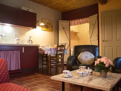 Origineel overnachten in een appartement in grootmoeders stijl waarbij je slaapt in een bedstee Origineel overnachten in een appartement in grootmoeders stijl waarbij je slaapt in een bedstee
