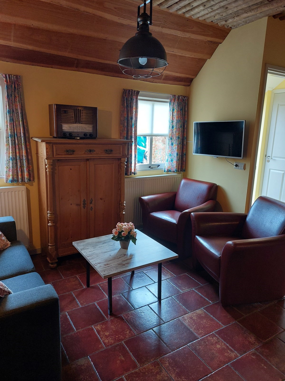 Origineel overnachten in een appartement in grootmoeders stijl waarbij je slaapt in een bedstee