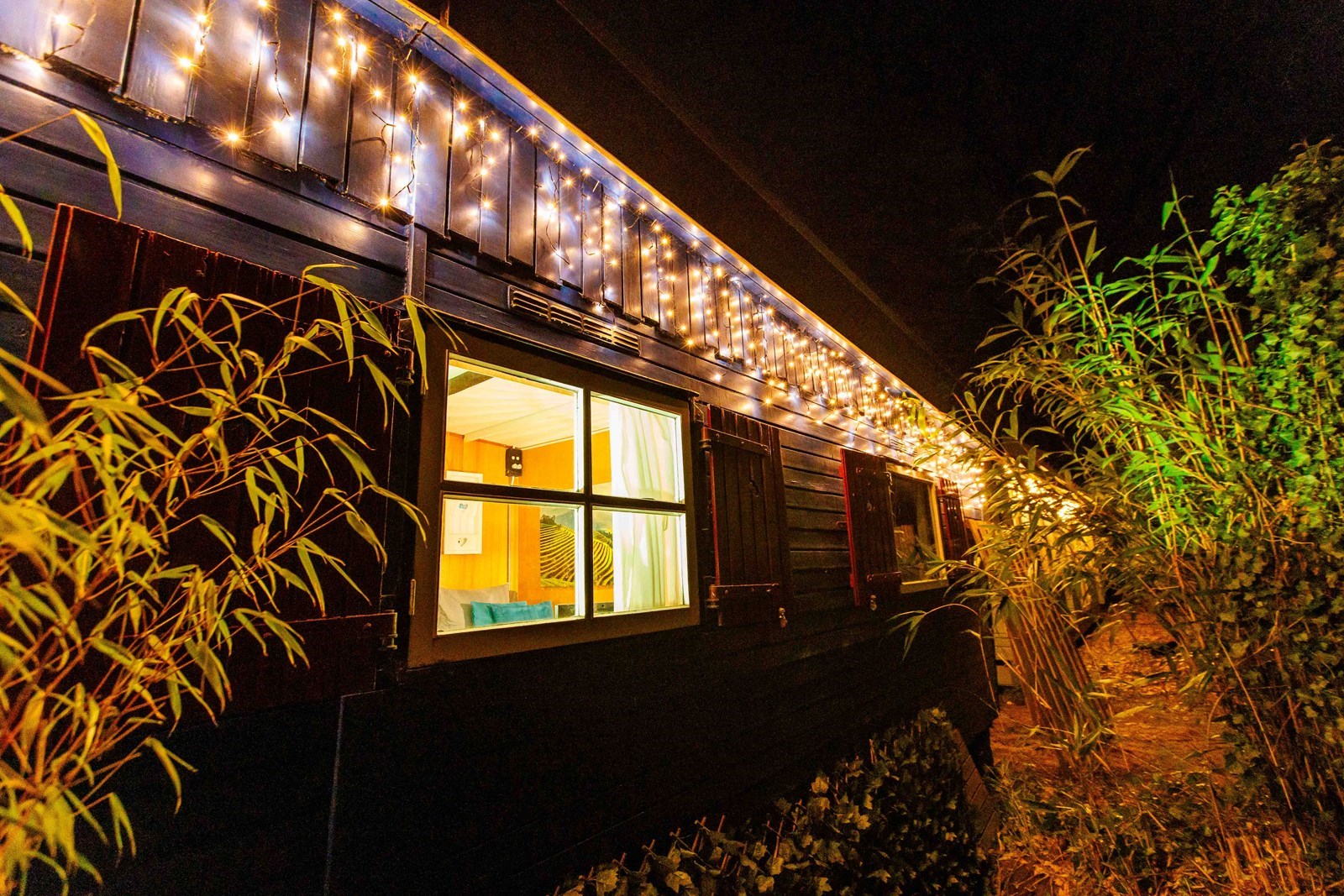 Chalet in een voedselbos met een wellnesstuin met sauna en houtgestookte hottub