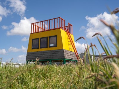 Vanuit je hut of vanaf het dakterras geniet je van een panoramisch uitzicht over het weidse landschap. Vanuit je hut of vanaf het dakterras geniet je van een panoramisch uitzicht over het weidse landschap.