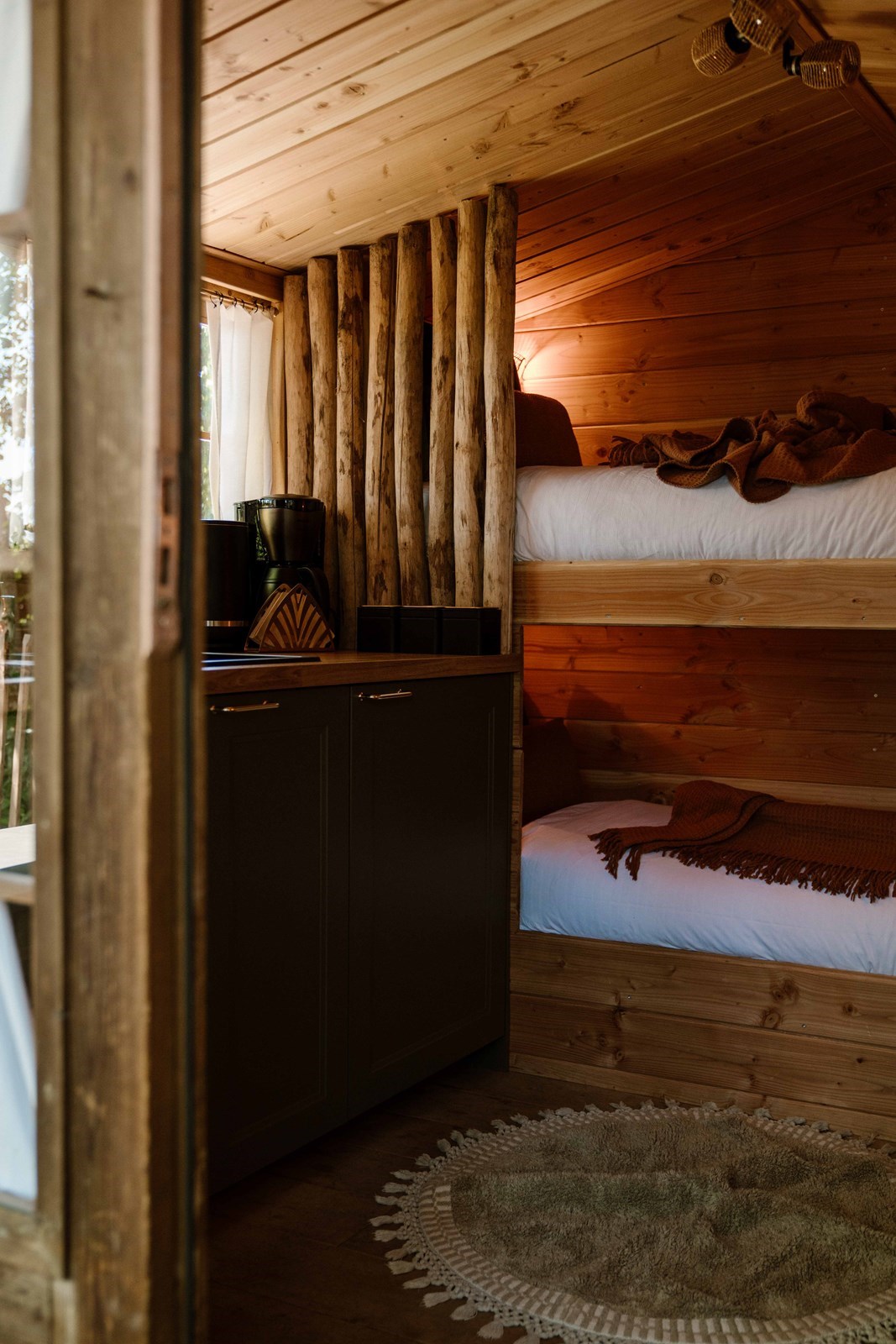 Slapen in een bijzondere houten cabin