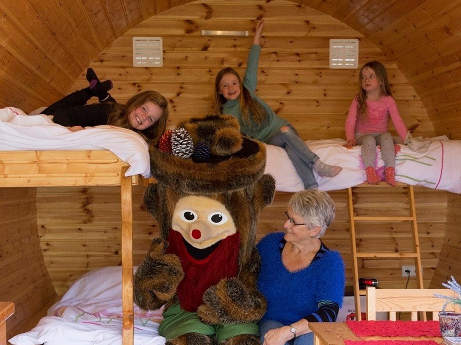 Unieke Boomkampeerton op 6 meter hoogte