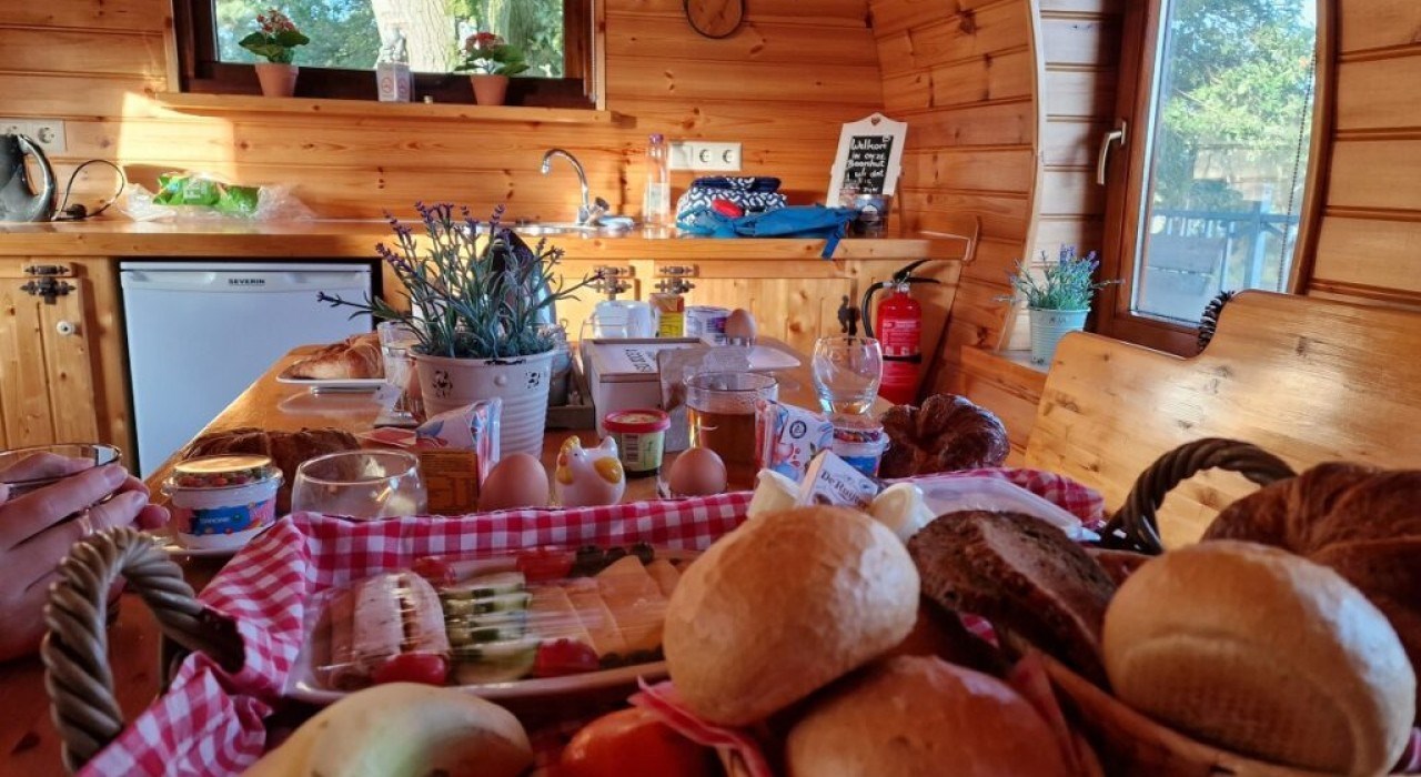 Unieke Boomkampeerton met houtgestookte privé hottub