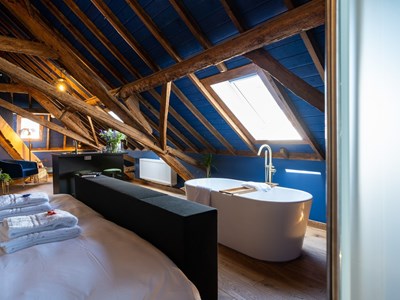 Suite met vrijstaand bad in een boetiek hotel in een voormalige Pastorie Suite met vrijstaand bad in een boetiek hotel in een voormalige Pastorie