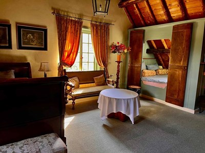 Romantische kamer met bedstee in een Rijksmonument uit 1850 Romantische kamer met bedstee in een Rijksmonument uit 1850