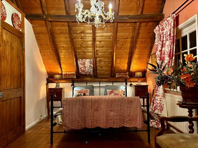 Franse kamer in een Rijksmonument met een koninklijk verleden Franse kamer in een Rijksmonument met een koninklijk verleden