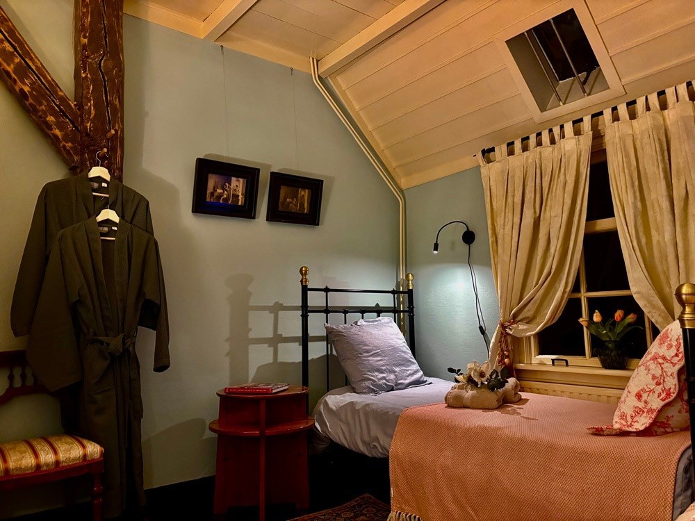 Romantische kamer in een Rijksmonument met een koninklijk verleden