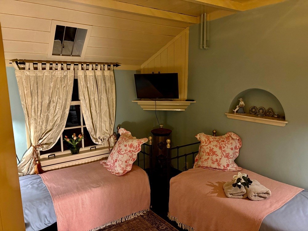 Romantische kamer in een Rijksmonument met een koninklijk verleden