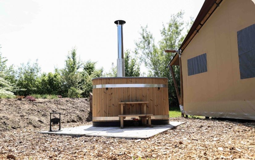 Glamping Lodge met hottub op een alpacafarm