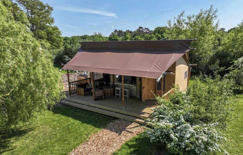 Glamping Lodge met hottub op een alpacafarm